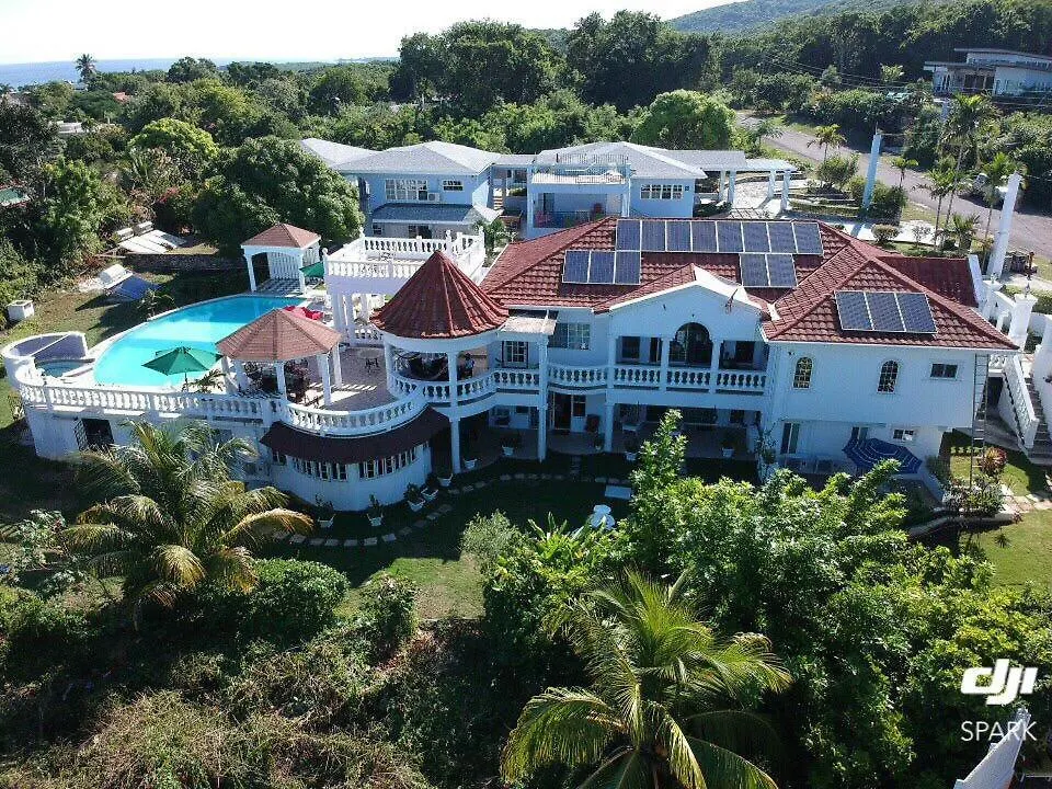 Royal Vista Villa Duncans